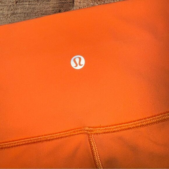 Lululemon Wunder Under High-Rise Tight 25"
Orange Soda size 6 - Picture 12 of 15